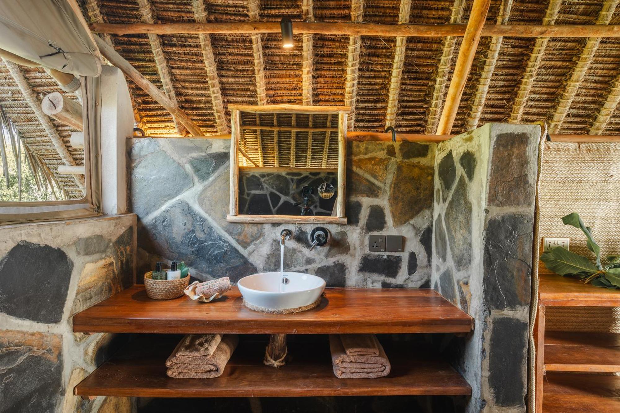 Mwazaro Beach Lodge Шимони Экстерьер фото