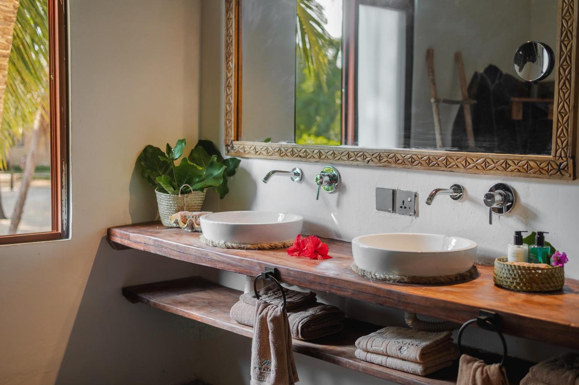 Mwazaro Beach Lodge Шимони Экстерьер фото