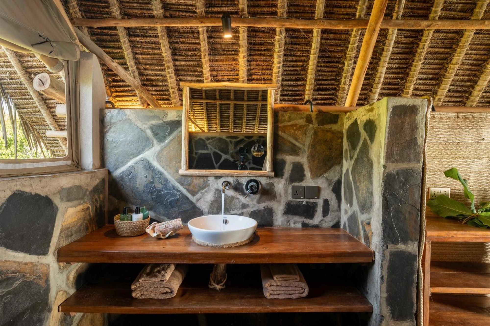 Mwazaro Beach Lodge Шимони Экстерьер фото