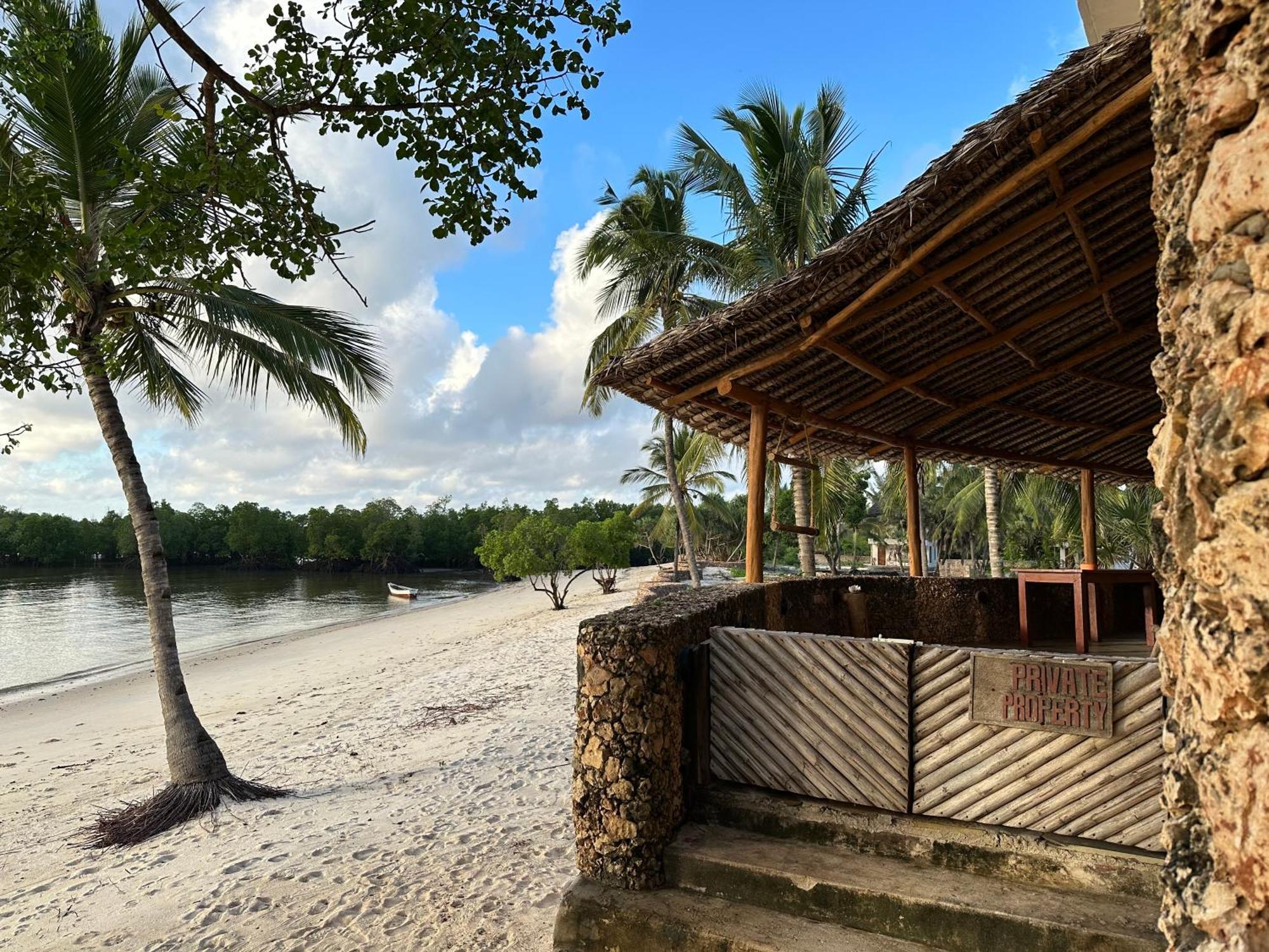 Mwazaro Beach Lodge Шимони Экстерьер фото