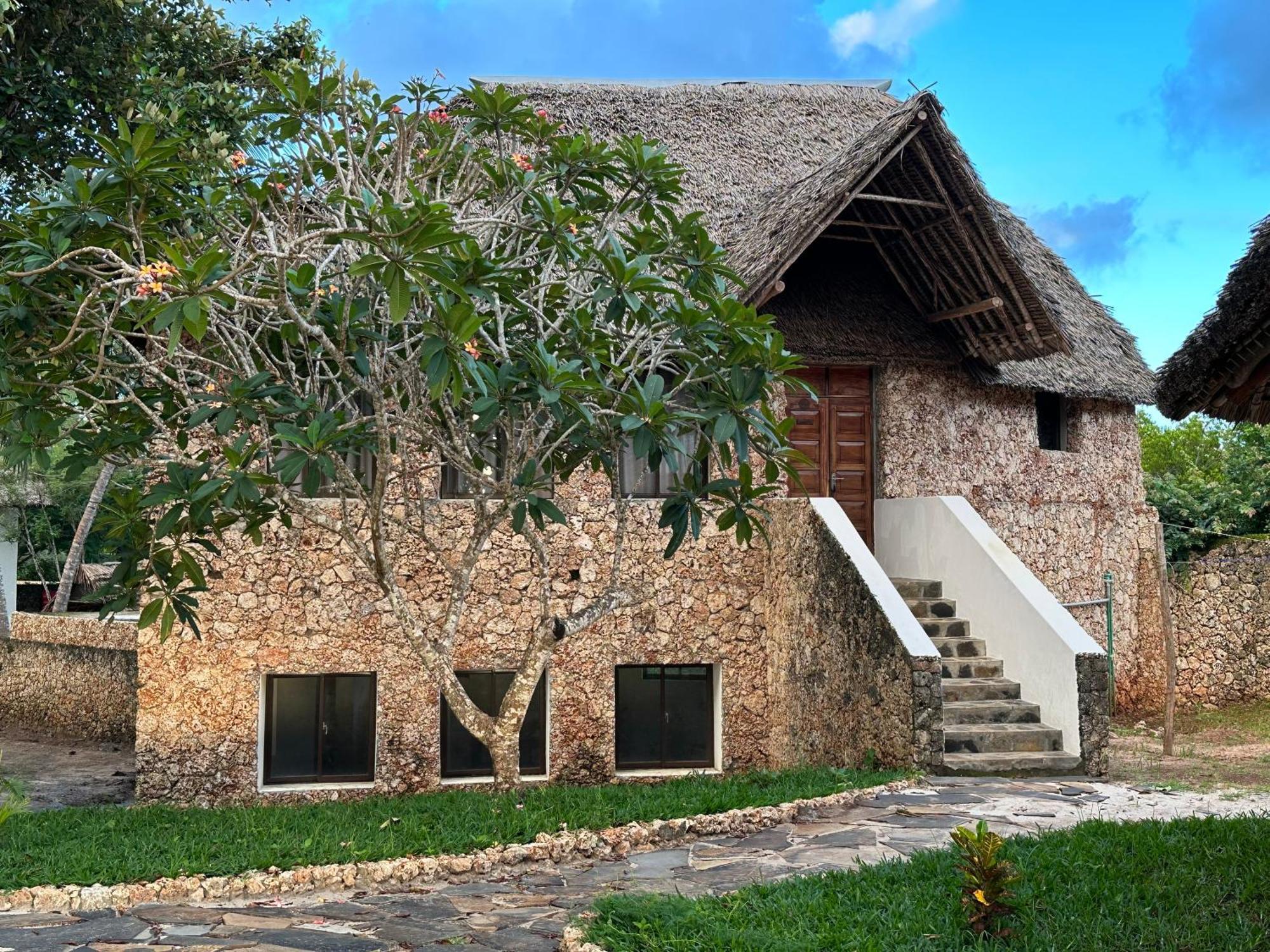 Mwazaro Beach Lodge Шимони Номер фото